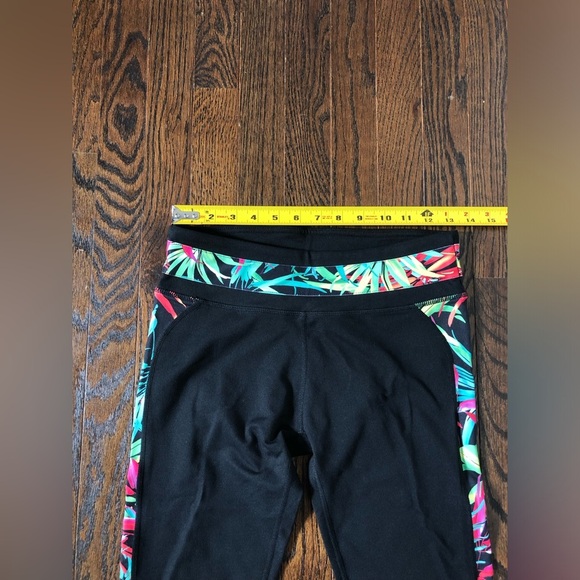 Fabletics Women’s S Camacan Black Stretch Capri Tropical Forest Print Leggings - Picture 4 of 10